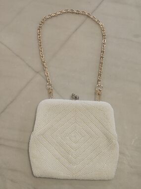 Vintage Delill White Beaded Purse 1950s60s Mid Century Diamond Pattern Kiss Lock